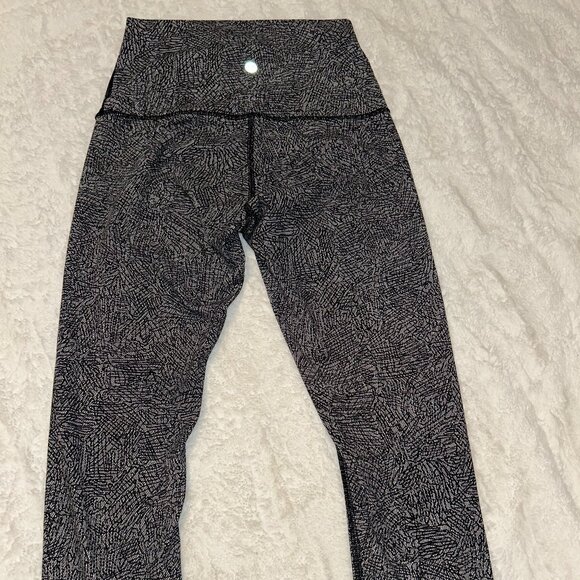 Lululemon Wunderunder Cropped Leggings size 6 , 21" inseam - Picture 1 of 3